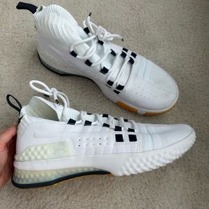 Men’s Under Armour Shoes 10.5